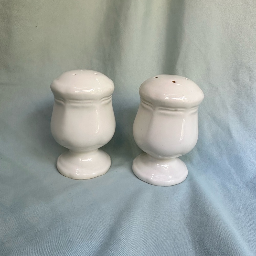 Mikasa French Countryside Ceramic Salt+Pepper Shakers